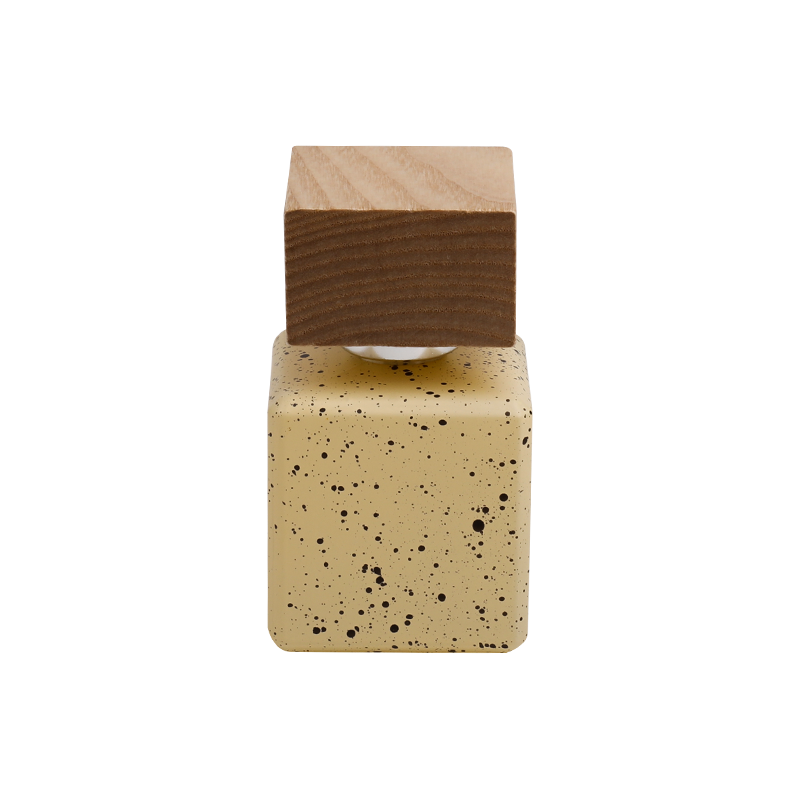 Botol parfum berbintik -bintik elegan pedesaan